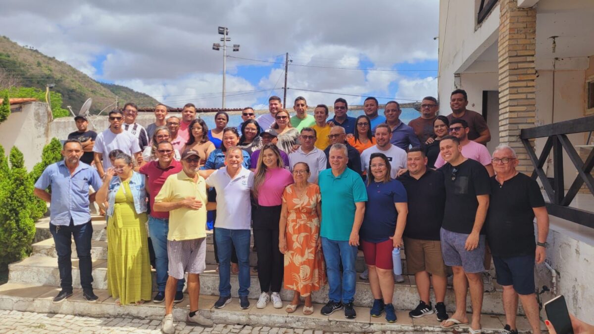 Deputado Firmo Camurça e Larissa Camurça reúnem lideranças de Pacatuba no feriado.